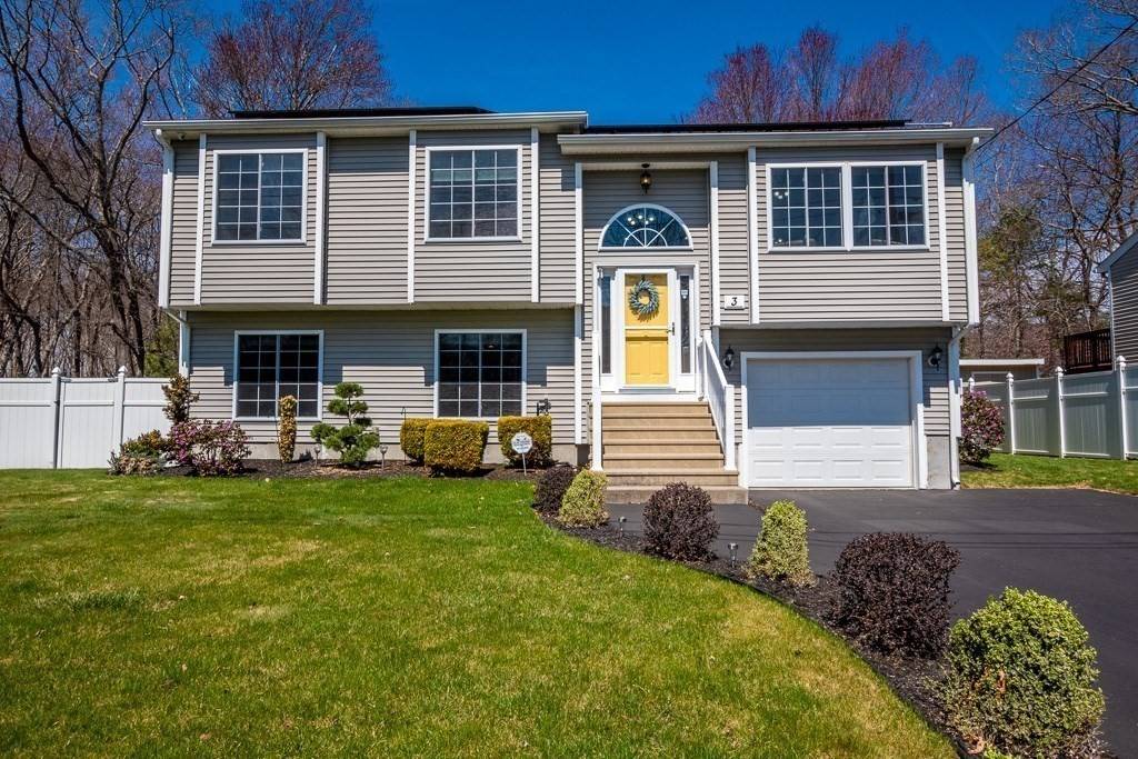 West Warwick, RI 02893,3 Whisper Ct