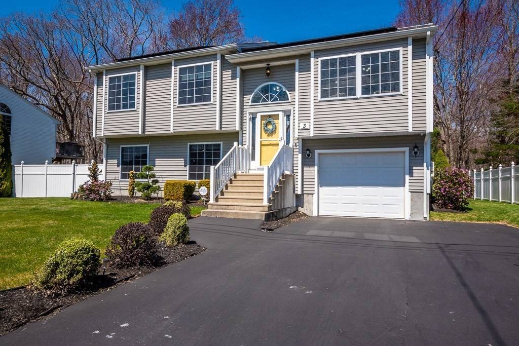 West Warwick, RI 02893,3 Whisper Ct