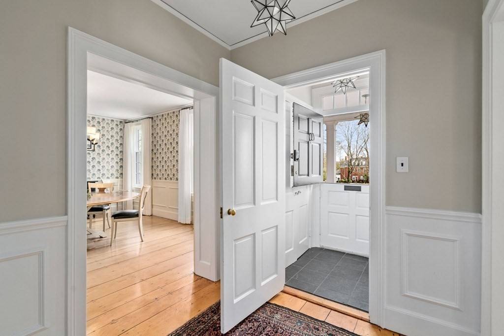 Milton, MA 02186,176 Robbins St