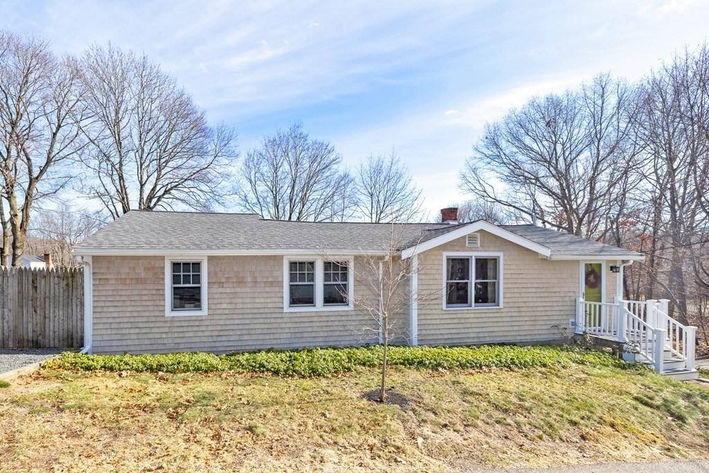 Hingham, MA 02043,1 Winona Way