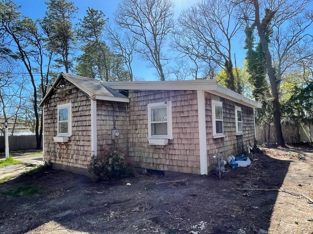 Dennis, MA 02639,175 Telegraph Rd