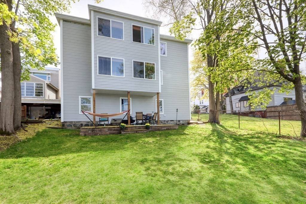 Melrose, MA 02176,2-4 Lakecroft Court