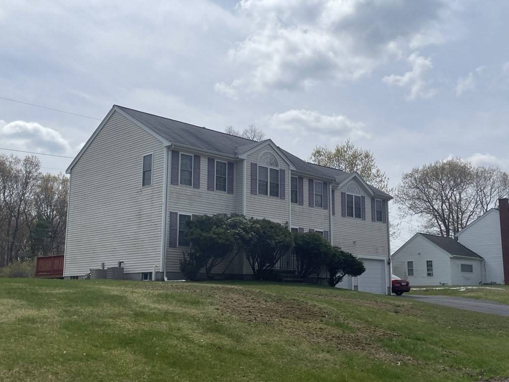 Whitman, MA 02382,2 Locust Hill Ln