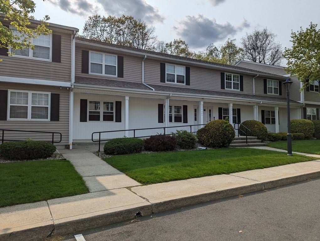 Ludlow, MA 01056,665 Center Street #305