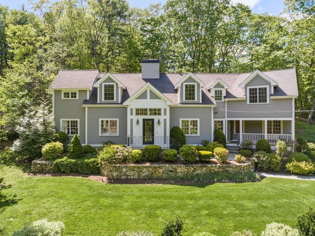 Weston, MA 02493,17 Hawthorne Ln