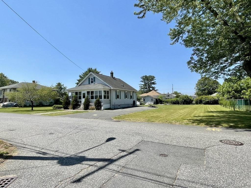 Ludlow, MA 01056,95 Yale St