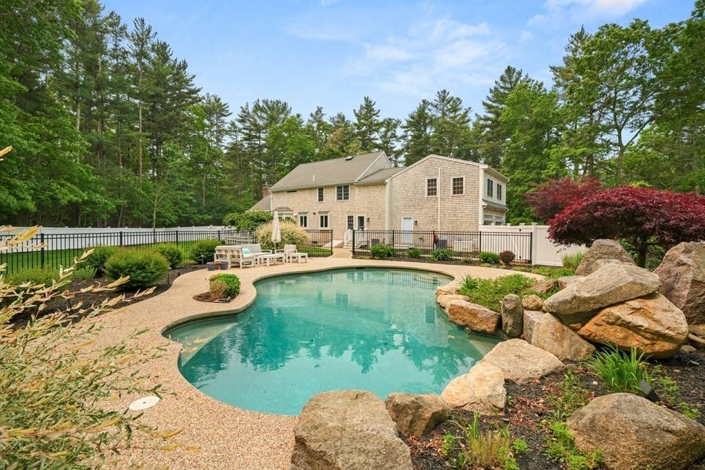 Duxbury, MA 02332,211 Vine St