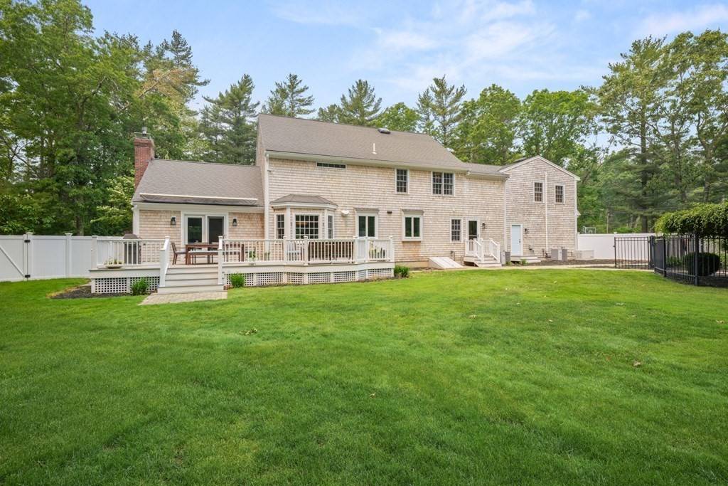 Duxbury, MA 02332,211 Vine St