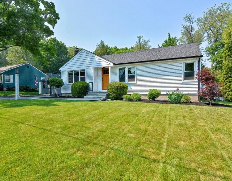 Westborough, MA 01581,8 Maple Cir