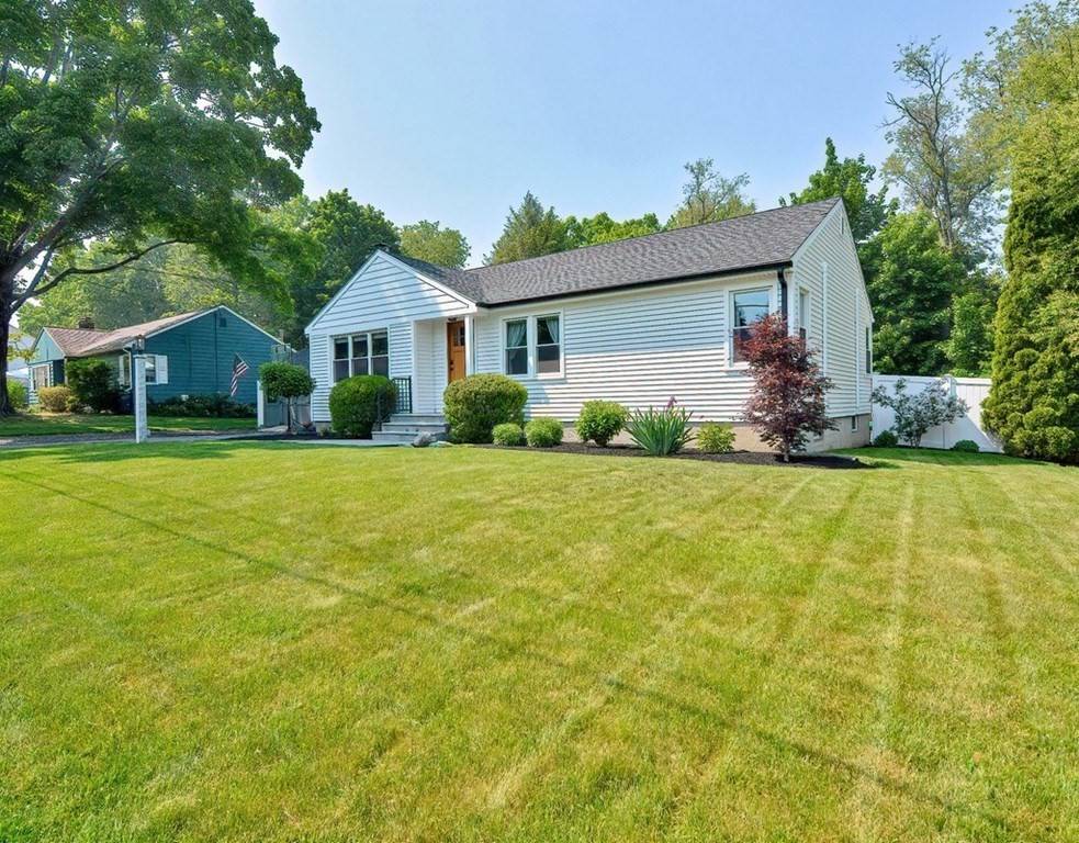 Westborough, MA 01581,8 Maple Cir