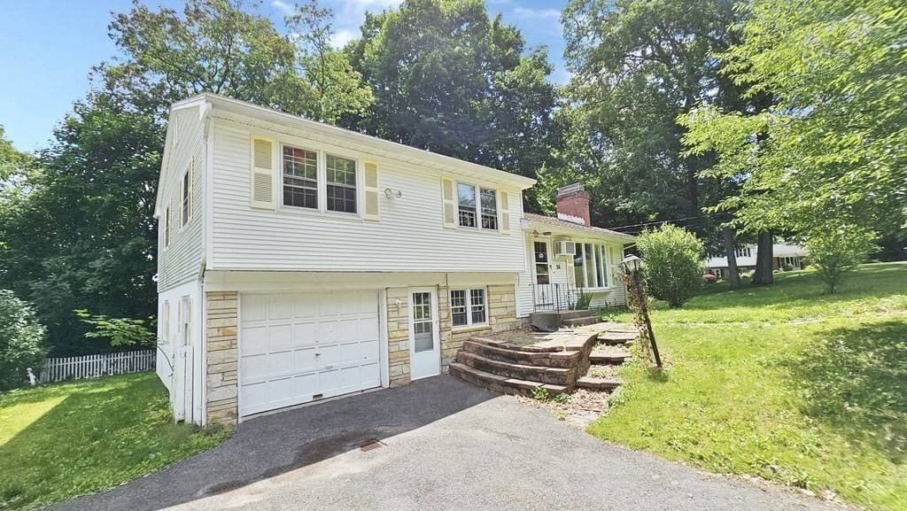 East Longmeadow, MA 01028,26 Oak Bluff Cir