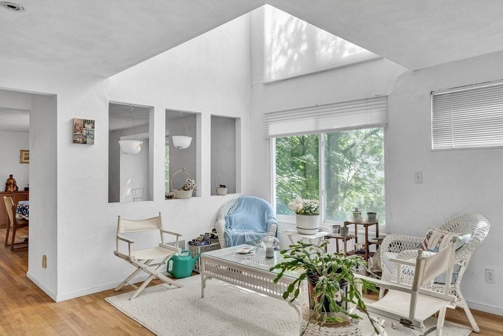 Brookline, MA 02467,72 Wallis Road