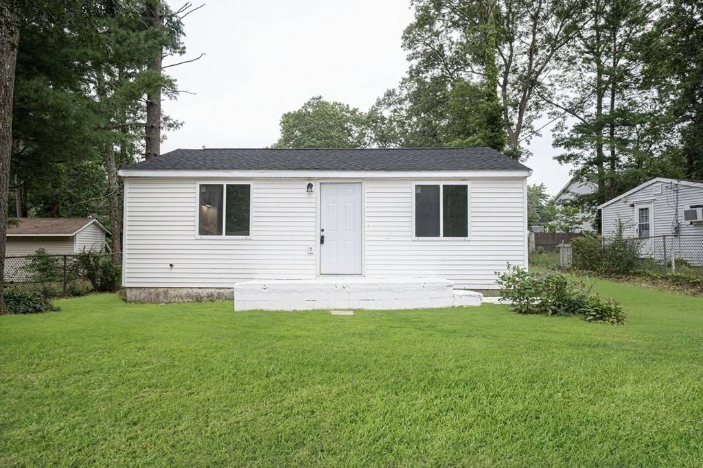 Lakeville, MA 02347,3 Violet St