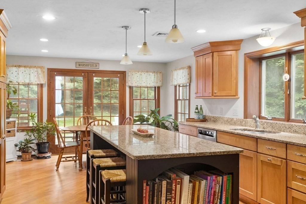 Marshfield, MA 02050,271 Pine St