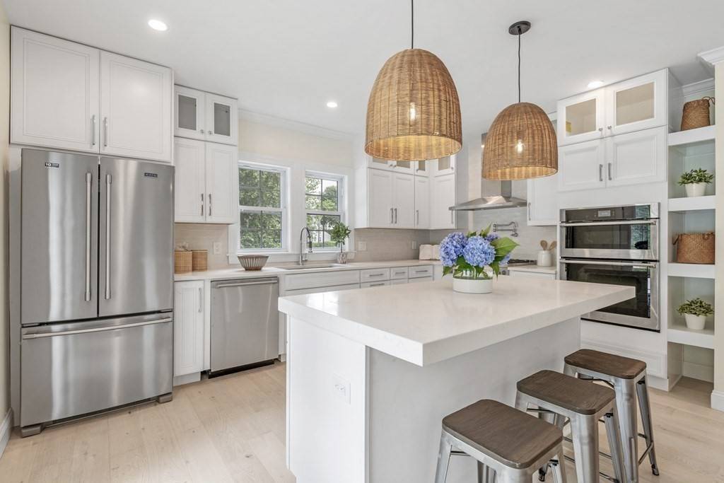 Marblehead, MA 01945,239-241 Humphrey Street #B