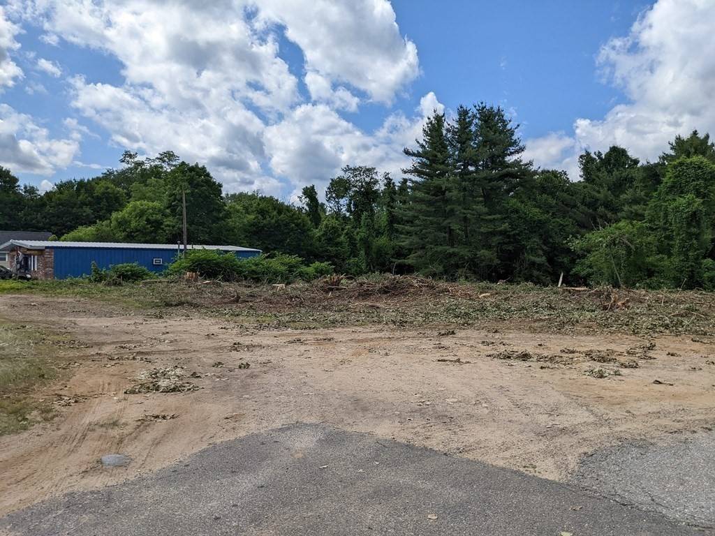 West Brookfield, MA 01585,113 W Main