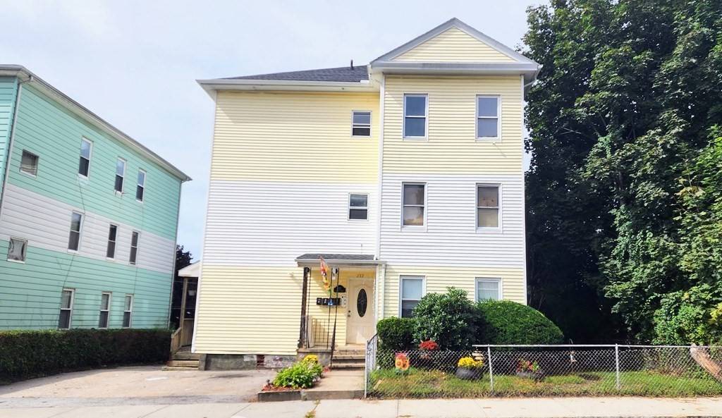 Worcester, MA 01607,212 Vernon St