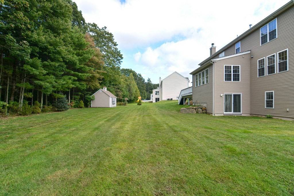 Upton, MA 01568,14 Francis Dr