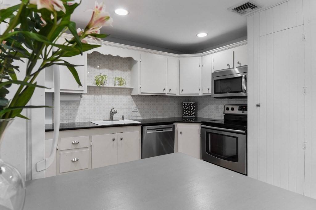 Danvers, MA 01923,22 Bradley Rd