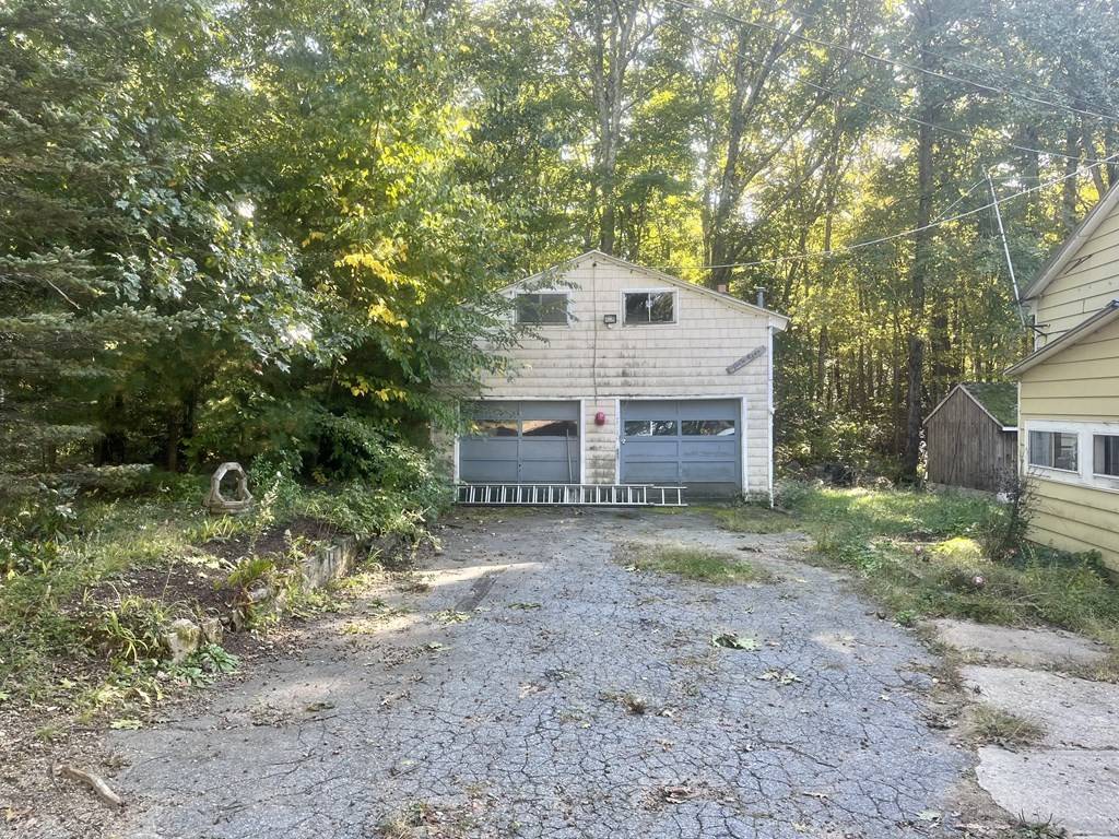 Spencer, MA 01562,2 Woodland Ln