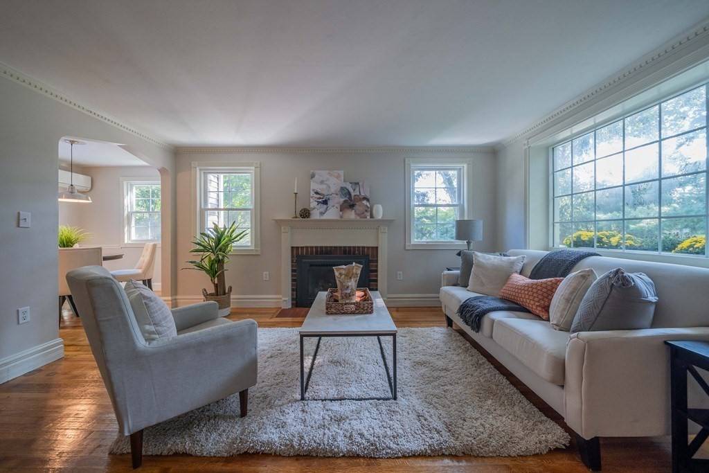 Lexington, MA 02420,19 Robinson Rd