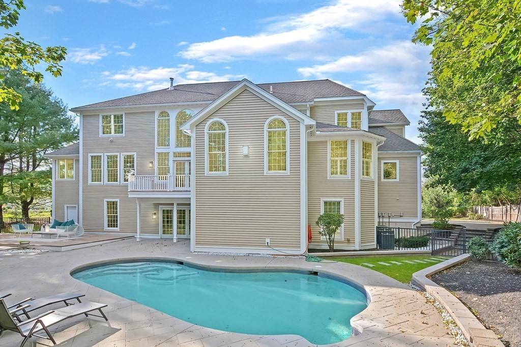 Lynnfield, MA 01940,1 Ashley Ct