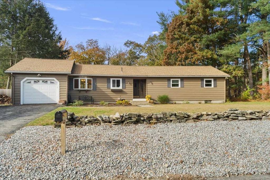 Dudley, MA 01571,9 Ridge Dr