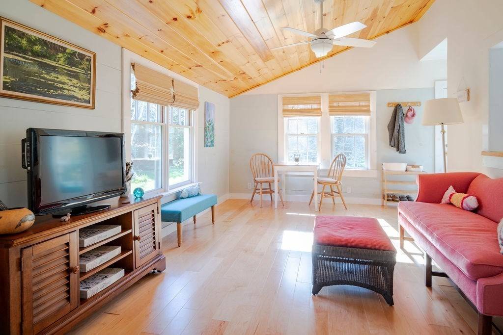 Wellfleet, MA 02667,40 Western