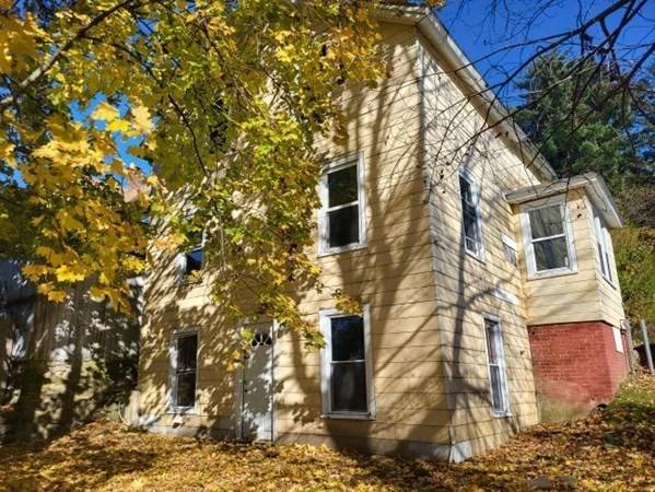 Warren, MA 01083,23 Pleasant St