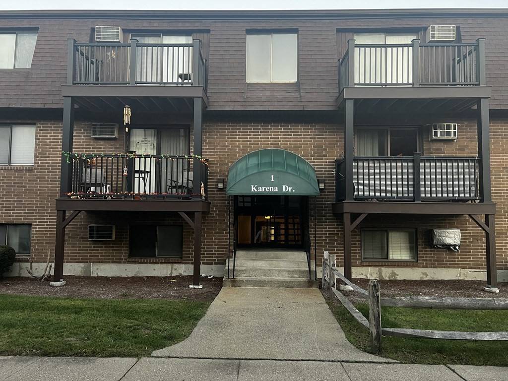 Taunton, MA 02780,1 Karena Dr #1