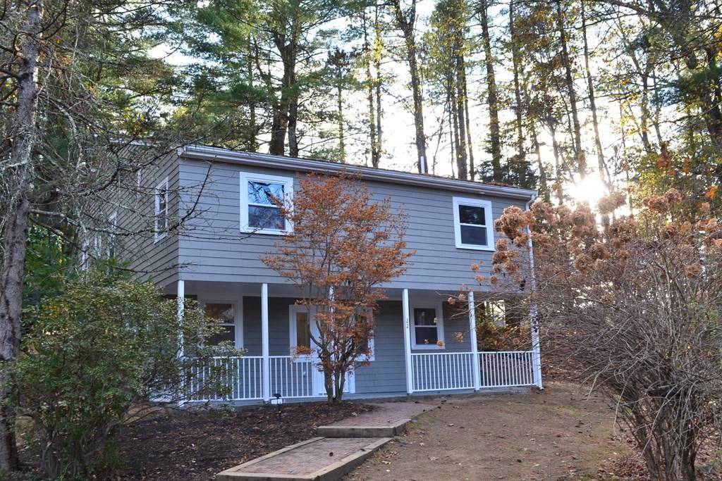 Boxford, MA 01921,22 Pond St