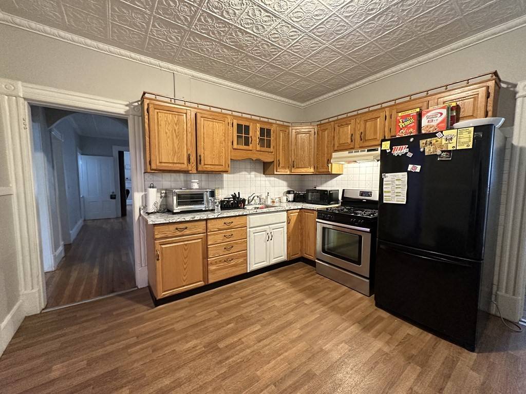 Holyoke, MA 01040,466-468 South St