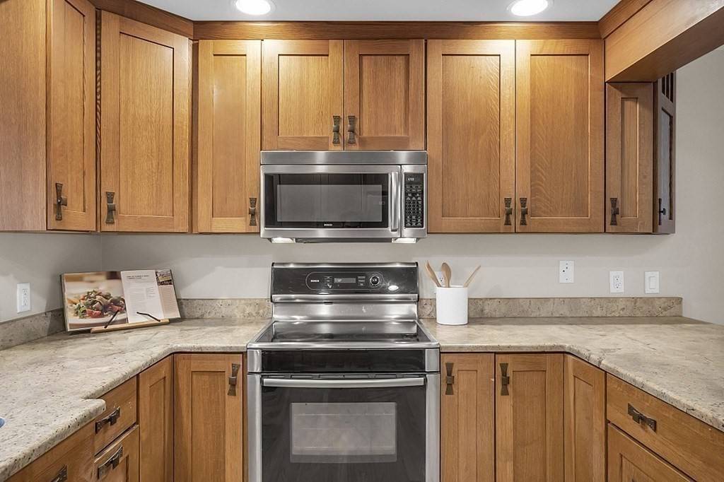 Westford, MA 01886,2 Adams Ln #-