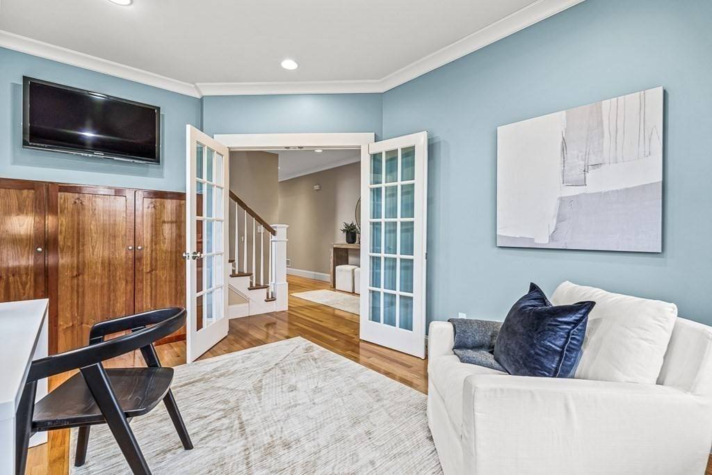 Wellesley, MA 02482,74 Oak Street