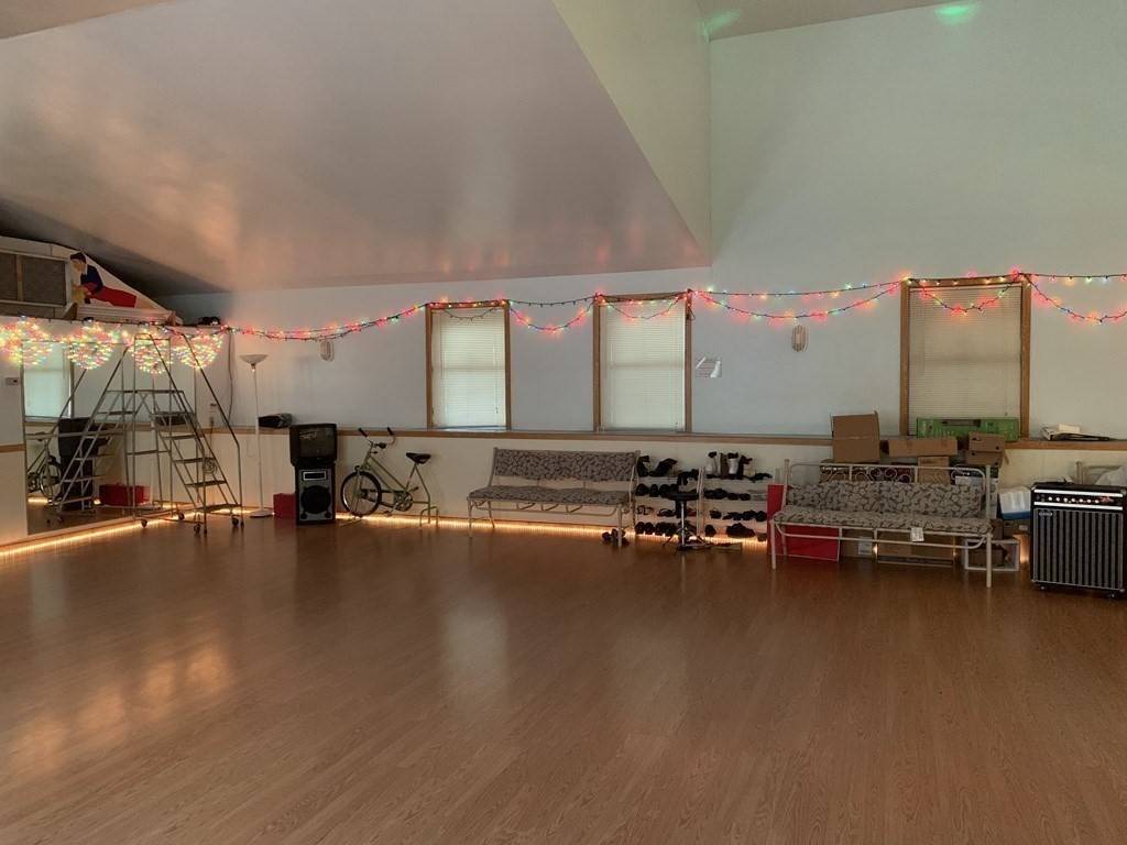 Springfield, MA 01109,523-1 Boston Rd