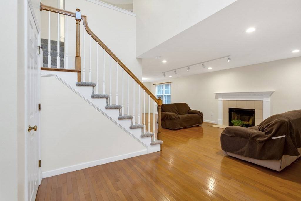 Franklin, MA 02038,5 Palomino Dr
