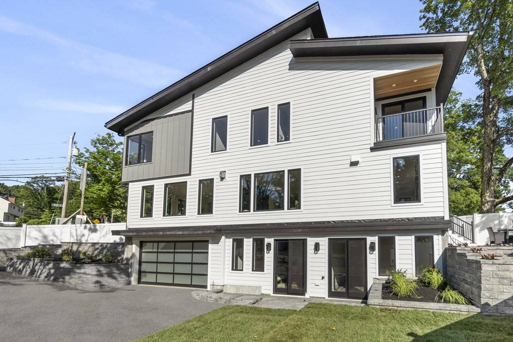 Newton, MA 02462,633 Grove St