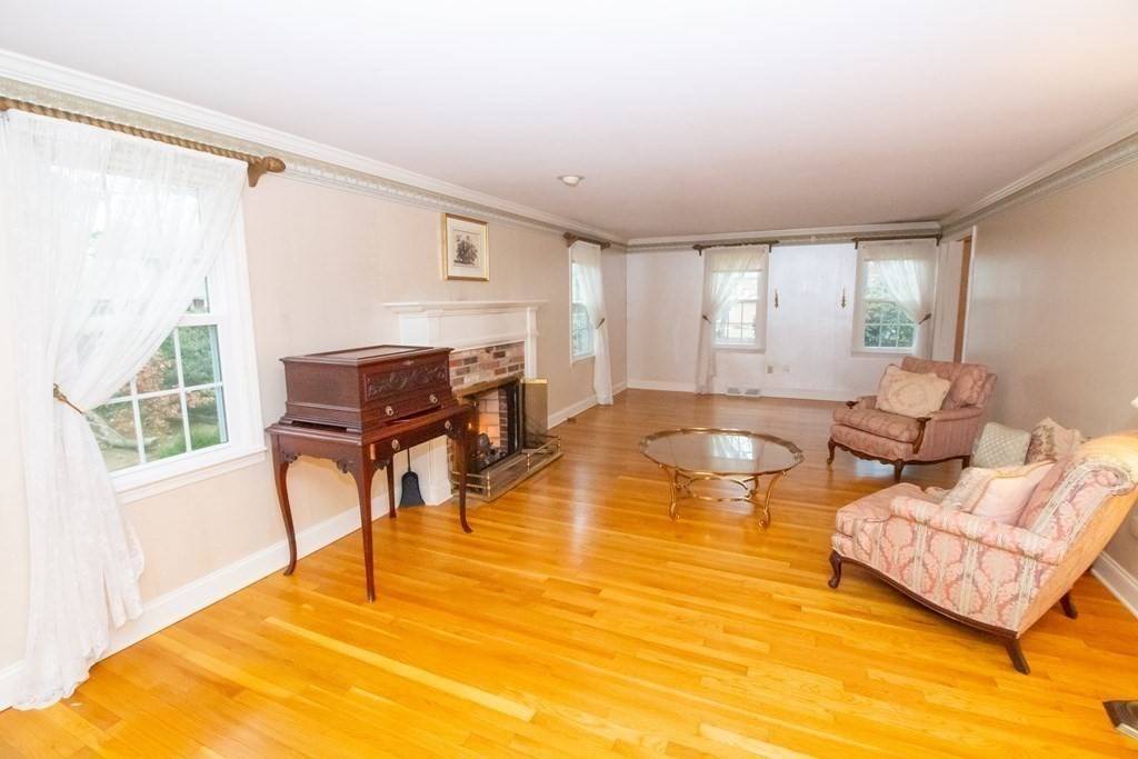 Mattapoisett, MA 02739,15 Holly Ln