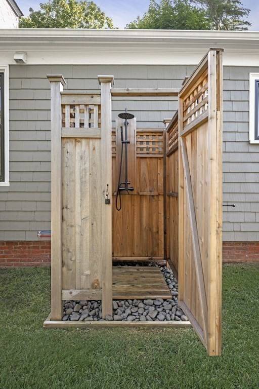 Marblehead, MA 01945,131 Humphrey St
