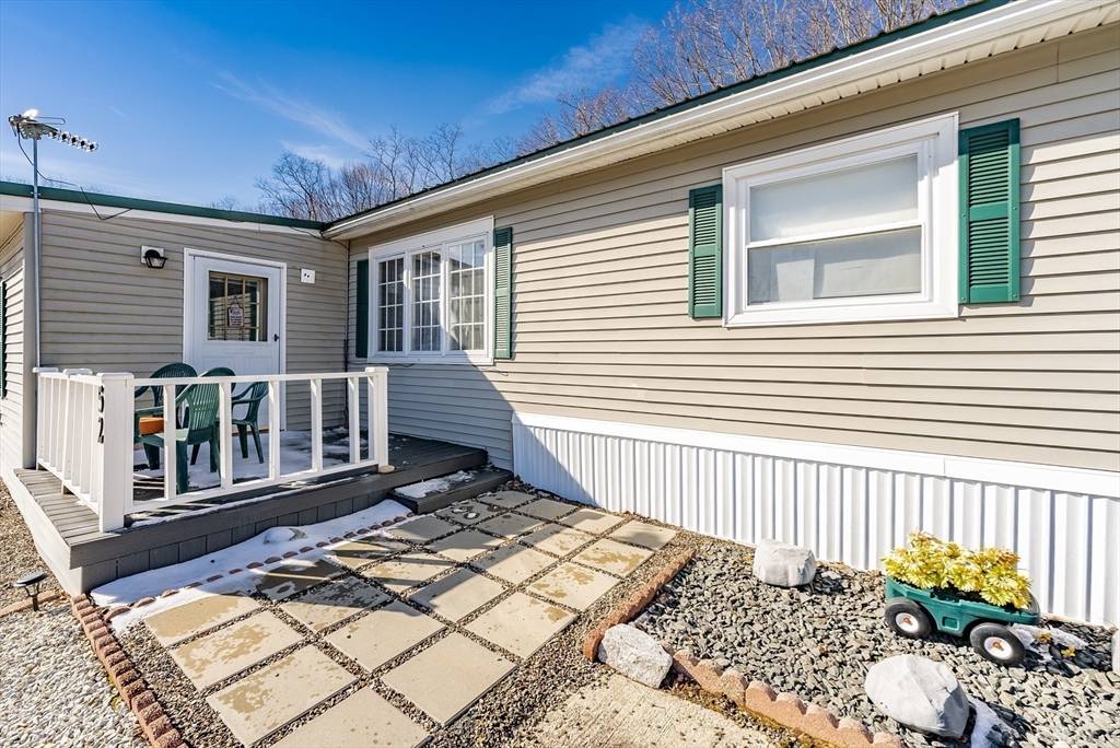 Wales, MA 01081,52 Elm Ln