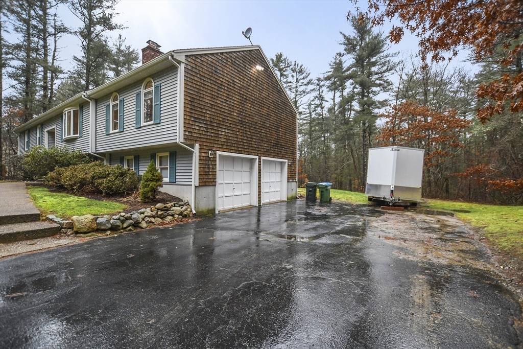 Lakeville, MA 02347,49 Howland Road