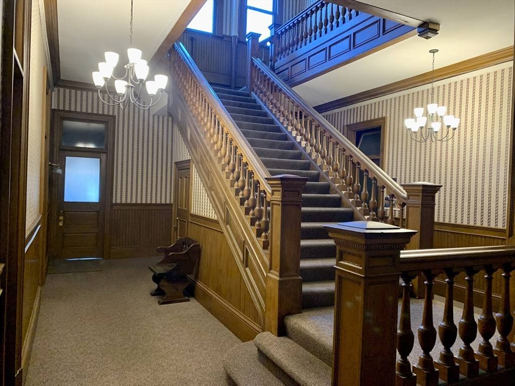 Westfield, MA 01085,102 Elm St #3