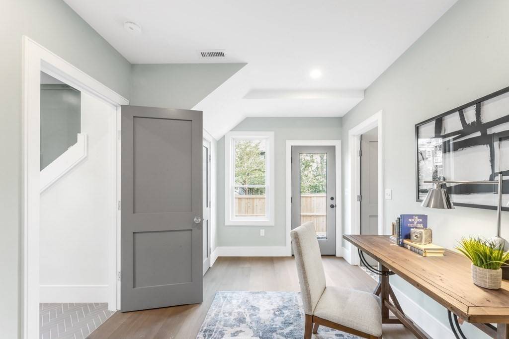 Boston, MA 02130,53 Roseway Street #53