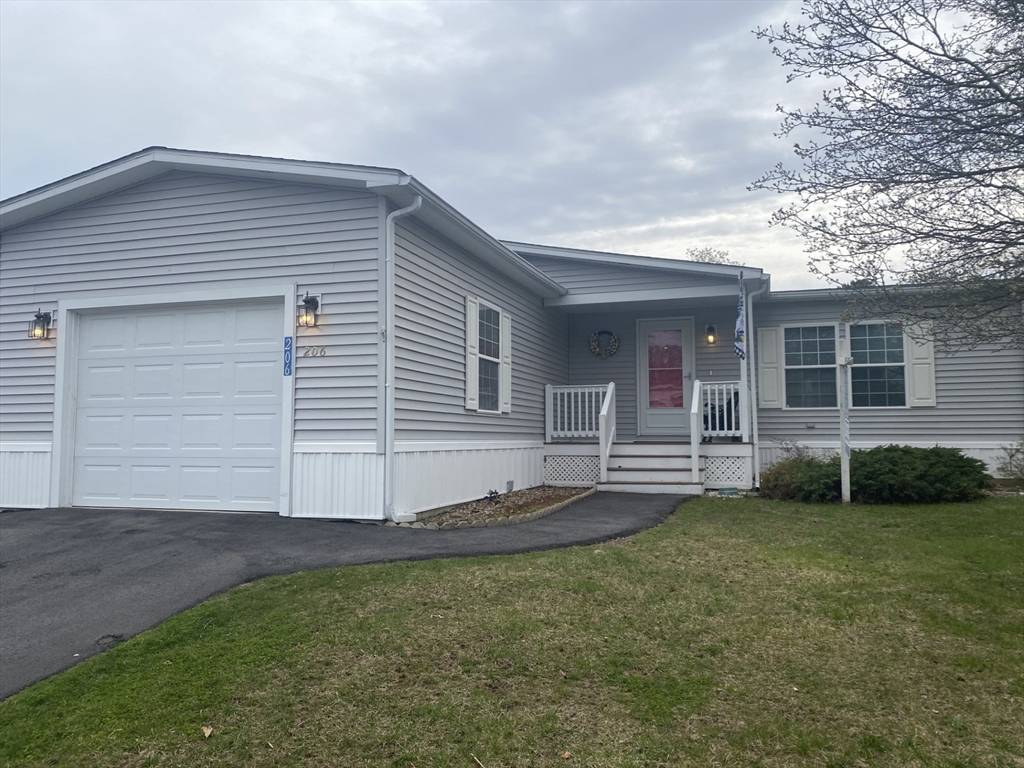 Taunton, MA 02780,206 White Oak Terrace