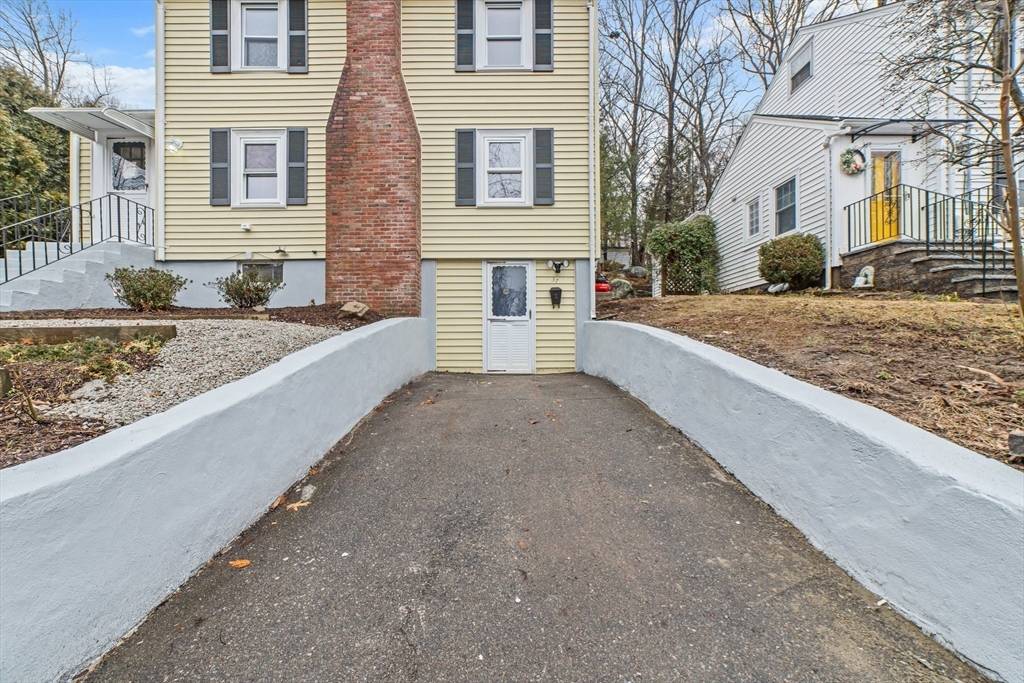 Quincy, MA 02169,37 Bunker Hill Ln