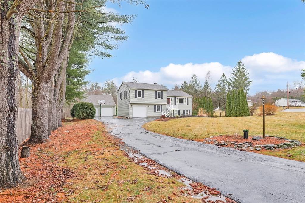 Belchertown, MA 01007,9 Autumn Ln