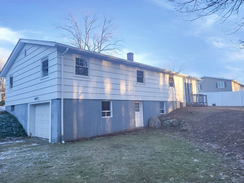 Spencer, MA 01562,20 Sunset Ln