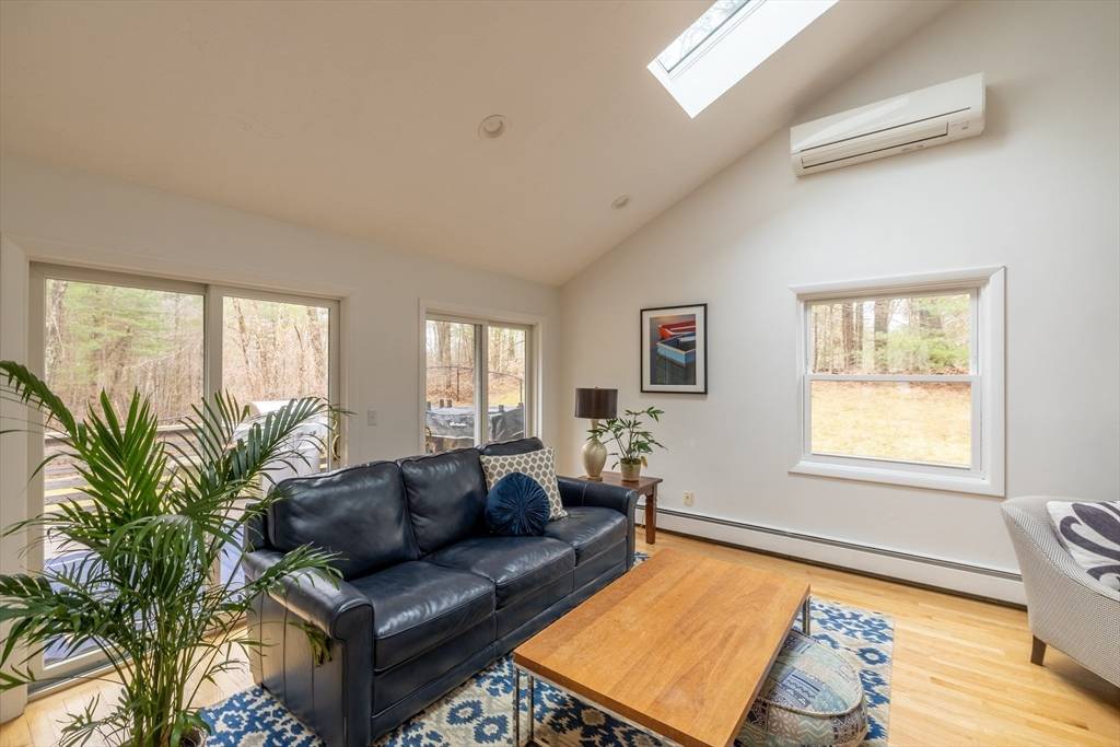 Rowley, MA 01969,52 Harrison Cir