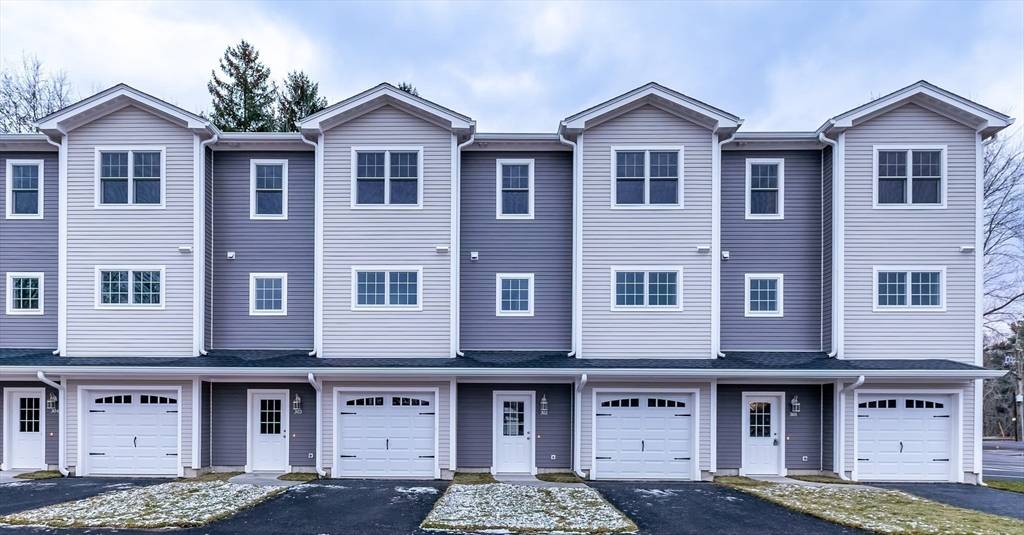 Taunton, MA 02780,44 Dean St #306