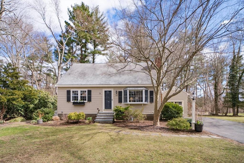 Medfield, MA 02052,123 Harding St